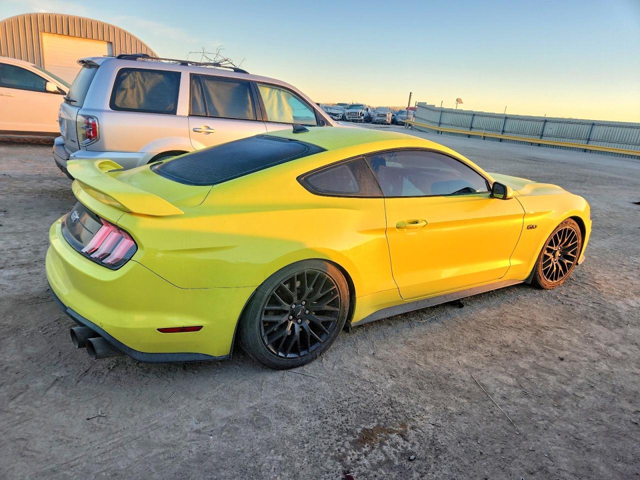2021 Ford Mustang Gt - zdjęcie 3
