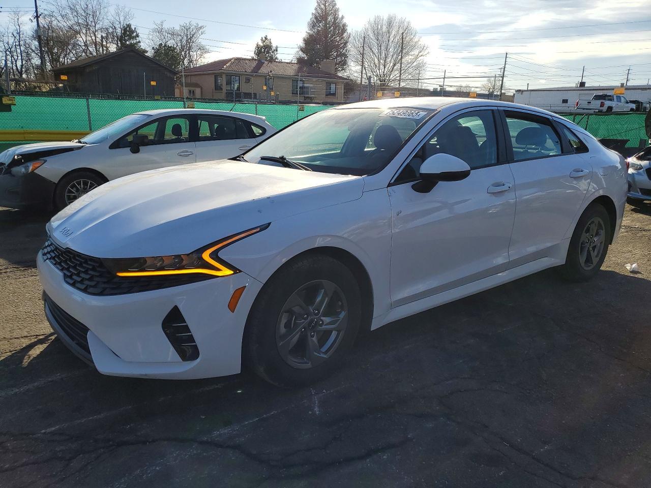 2022 Kia K5 Lxs - zdjęcie główne