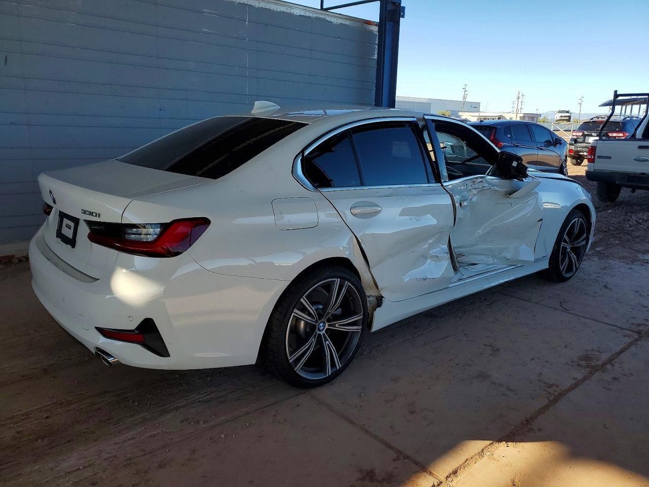 2021 BMW 330I - zdjęcie 3