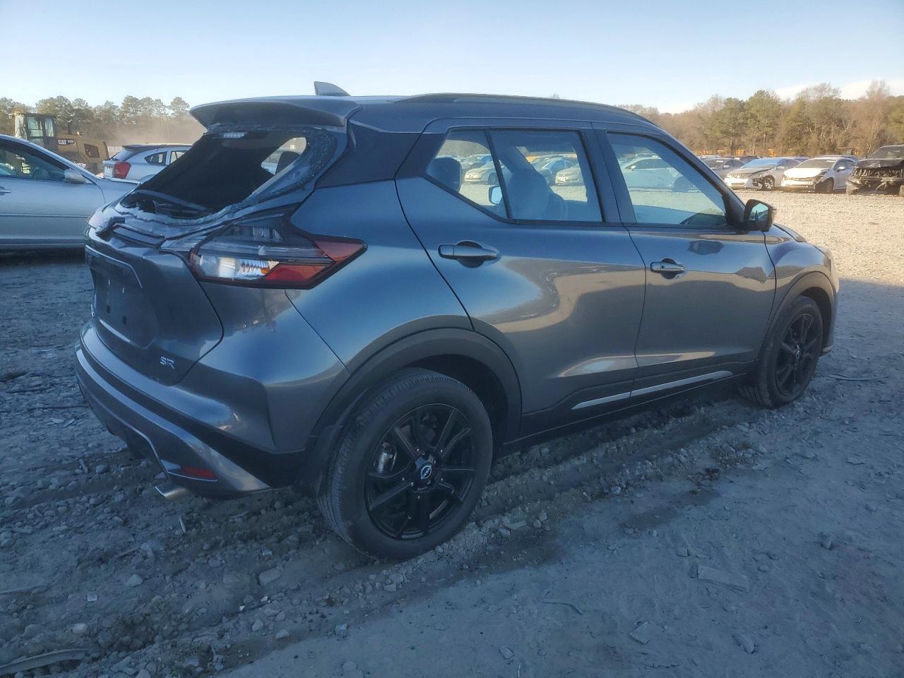 2023 Nissan Kicks Sr - zdjęcie 3