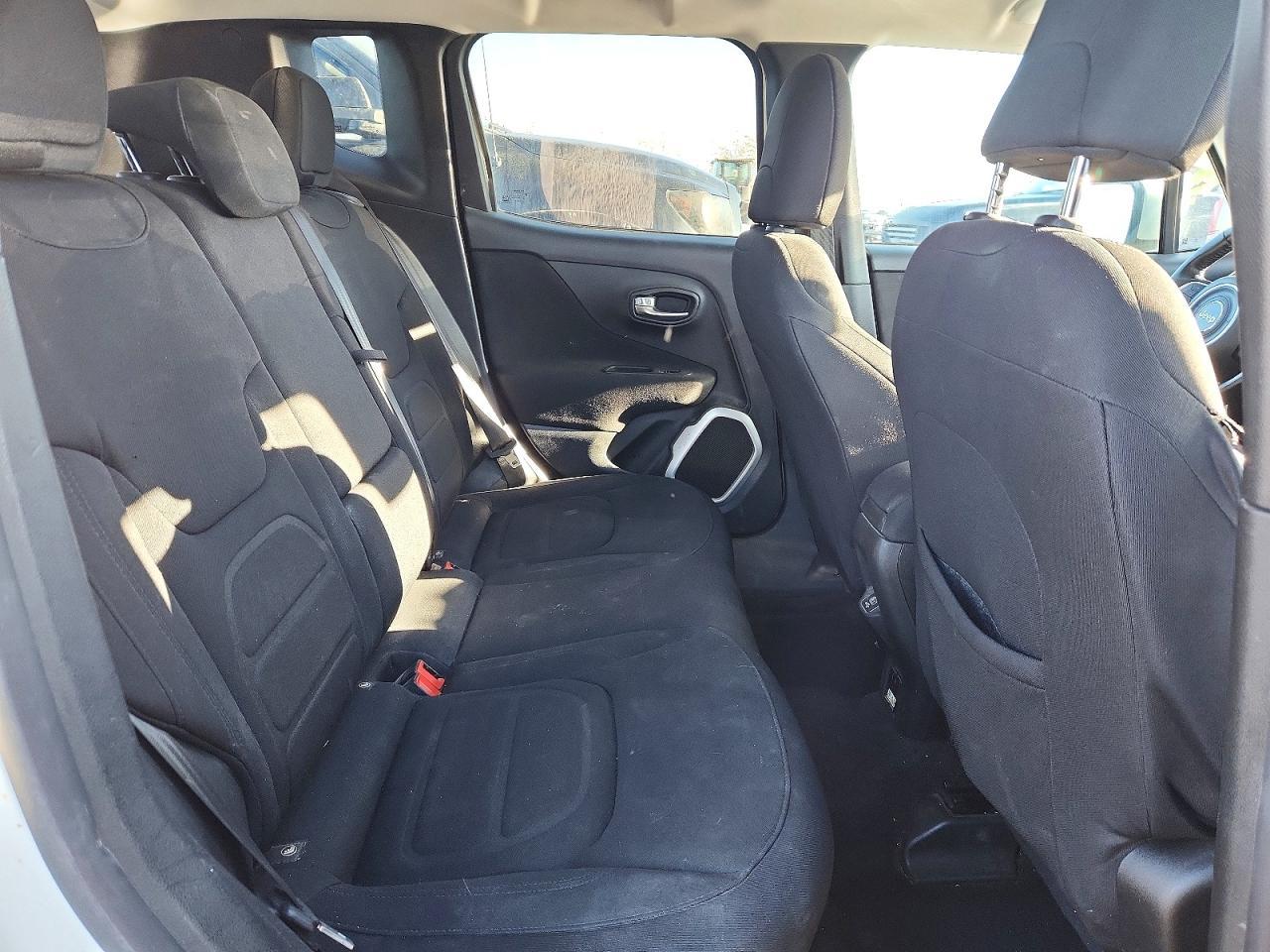 2018 Jeep Renegade Latitude - zdjęcie 11