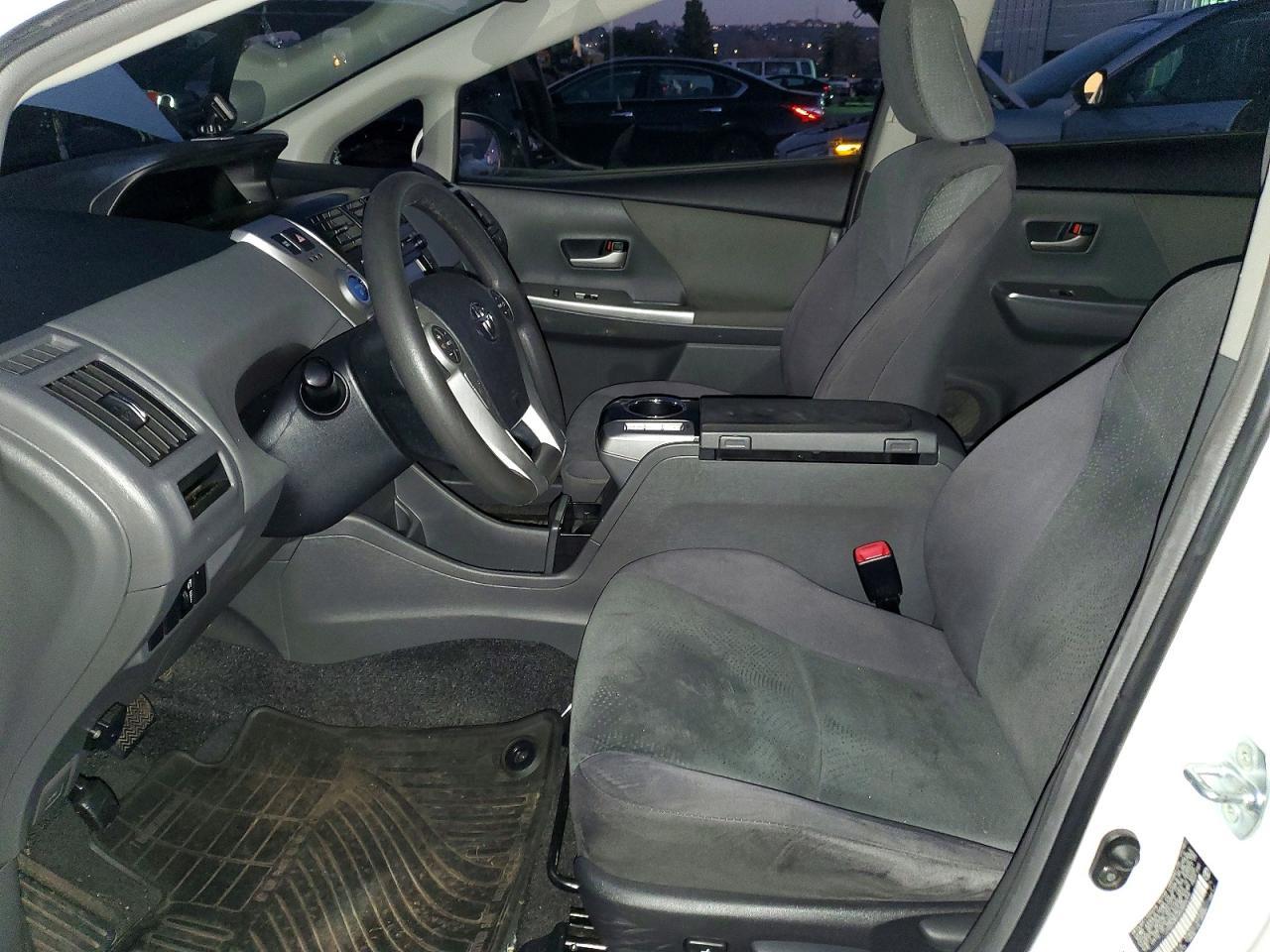 2013 Toyota Prius V - zdjęcie 7