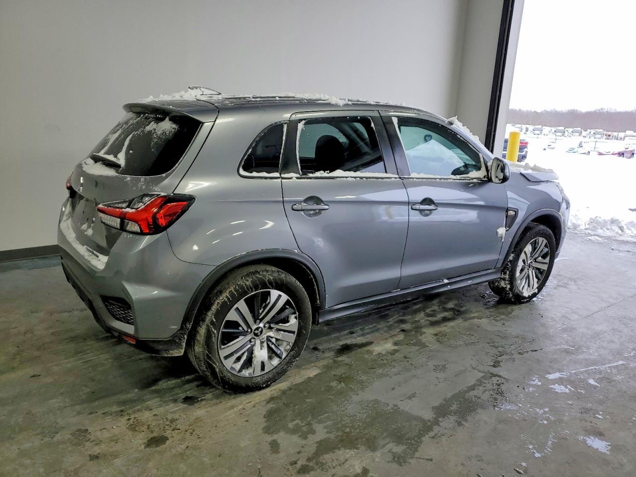 2021 Mitsubishi Outlander Sport Es - zdjęcie 3
