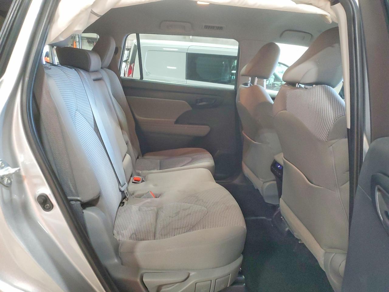 2021 Toyota Highlander L - zdjęcie 11
