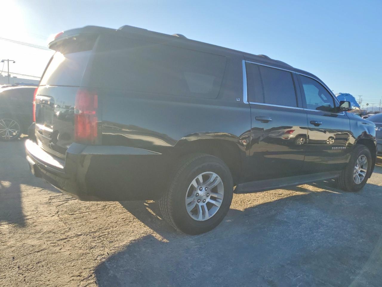 2019 Chevrolet Suburban C1500 Lt - zdjęcie 3
