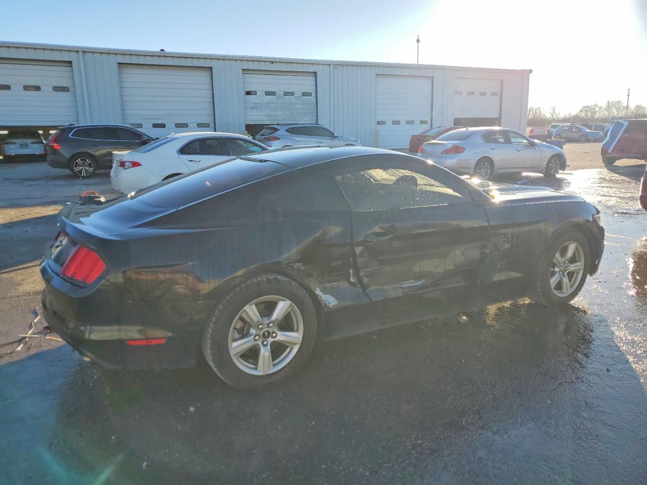 2017 Ford Mustang - zdjęcie 3