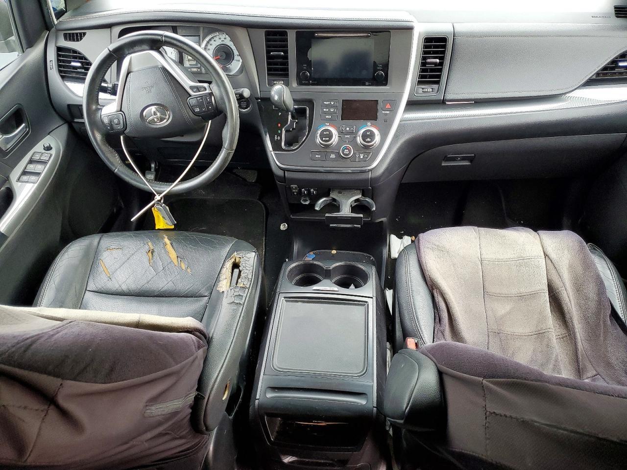 2015 Toyota Sienna Sport - zdjęcie 8