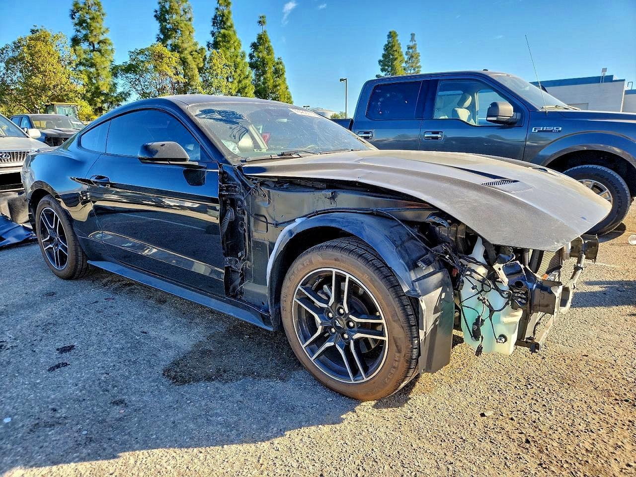 2021 Ford Mustang - zdjęcie 4