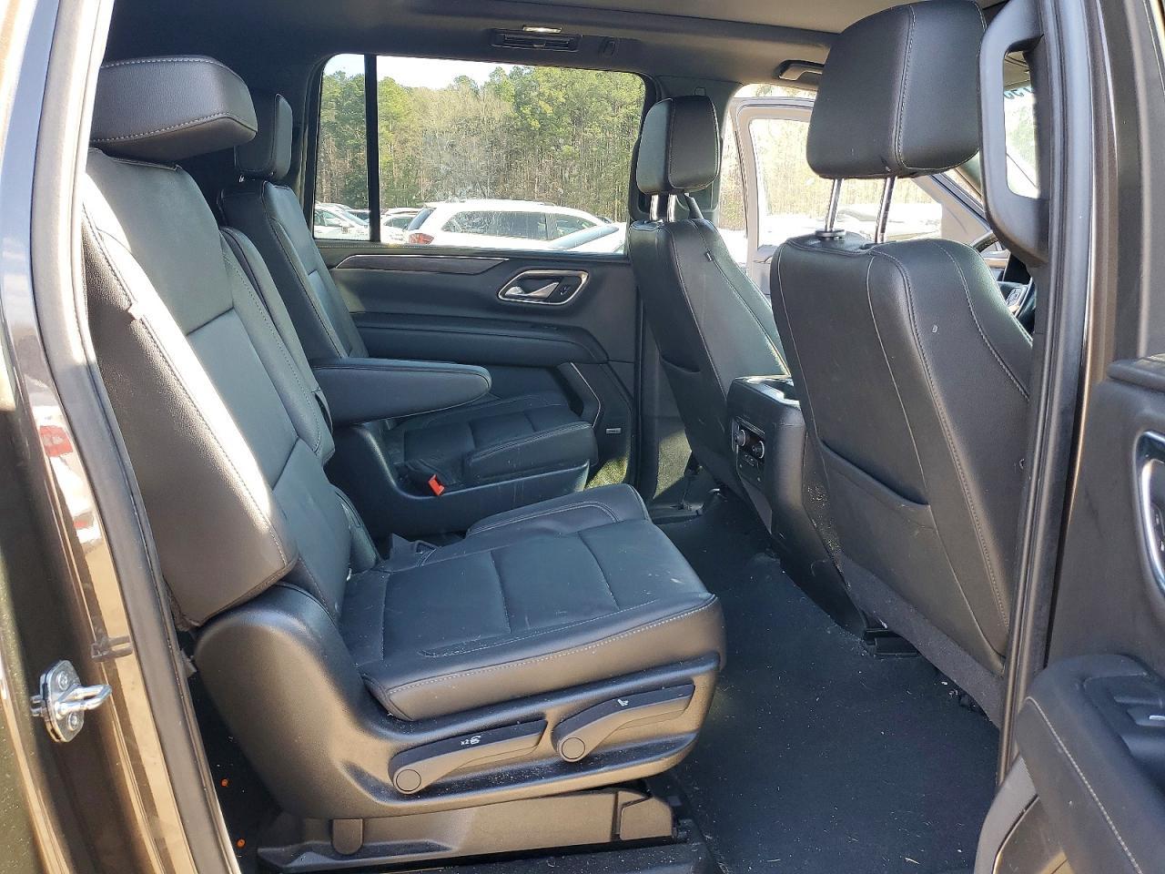 2021 Chevrolet Suburban C1500 Lt - zdjęcie 11