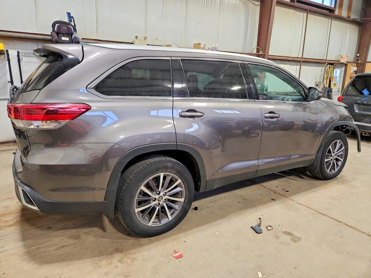 2019 Toyota Highlander Se - zdjęcie 3