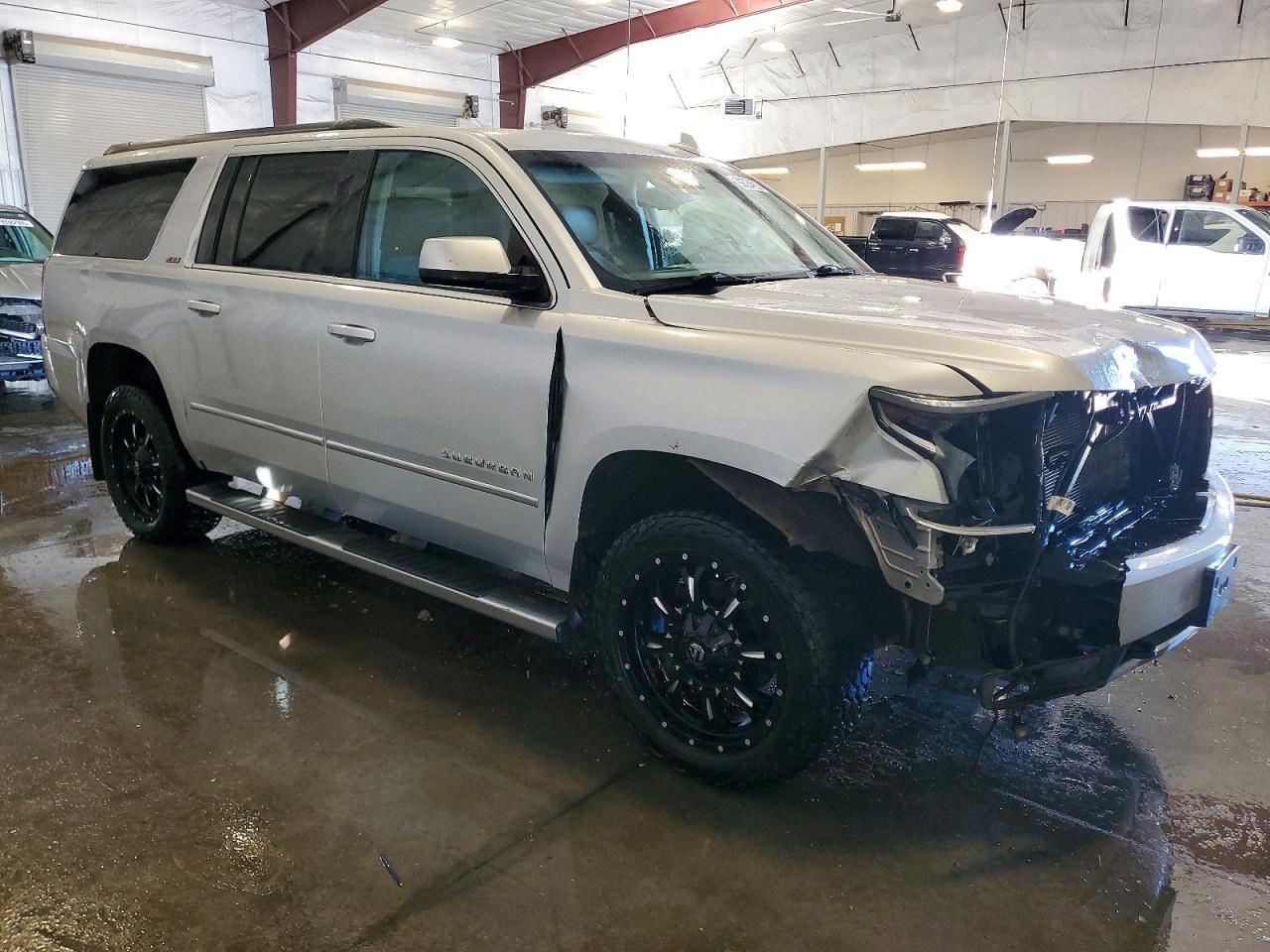 2016 Chevrolet Suburban K1500 Lt - zdjęcie 4