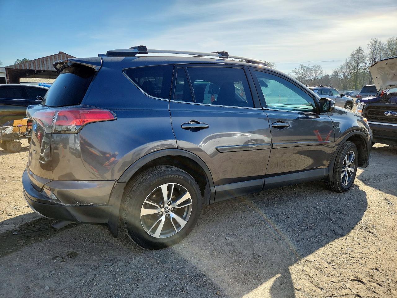 2017 Toyota Rav4 Xle - zdjęcie 3