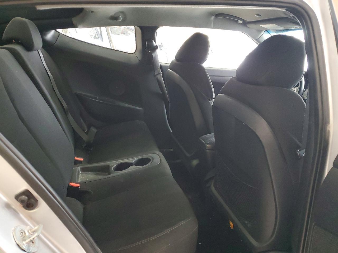 2017 Hyundai Veloster - zdjęcie 10