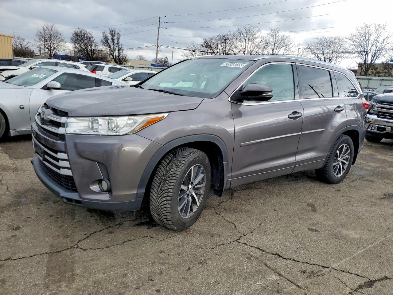 2017 Toyota Highlander Se - zdjęcie główne