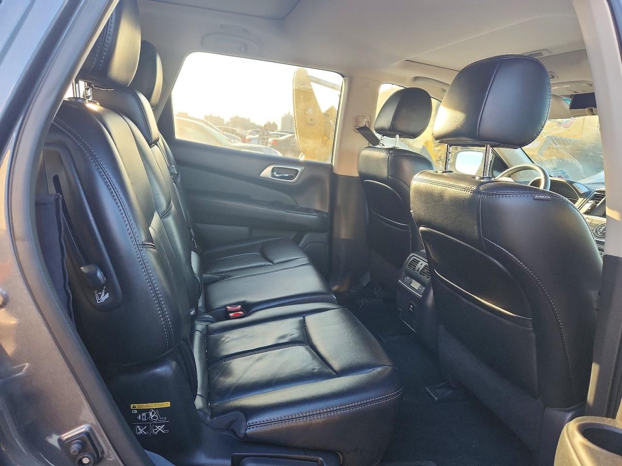 2017 Nissan Pathfinder - zdjęcie 11