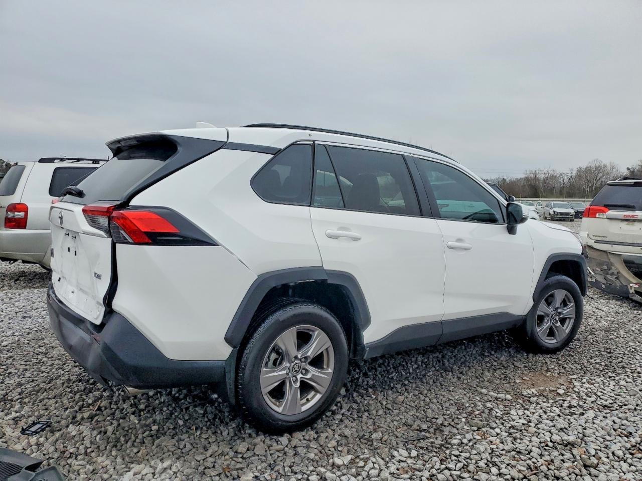 2024 Toyota Rav4 Xle - zdjęcie 3