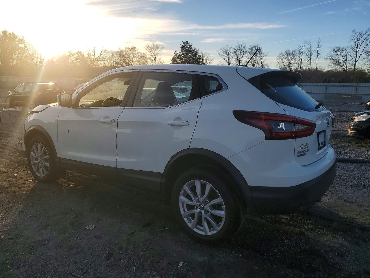 2021 Nissan Rogue Sport S - zdjęcie 2
