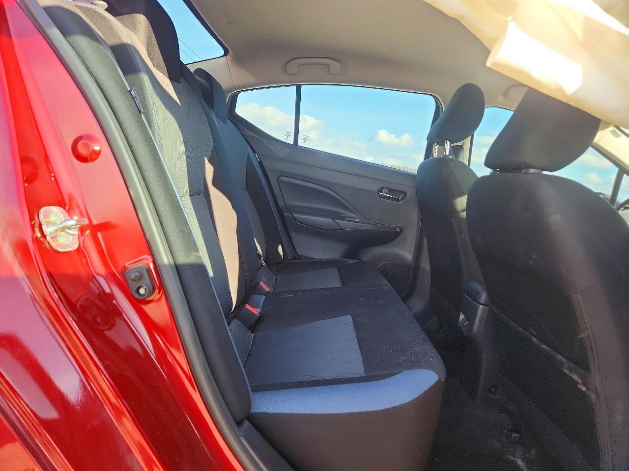 2025 Nissan Versa Sv - zdjęcie 10
