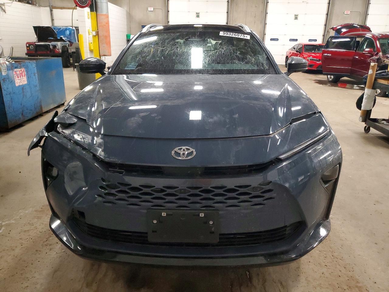 2025 Toyota Crown Signia Xle - zdjęcie 5