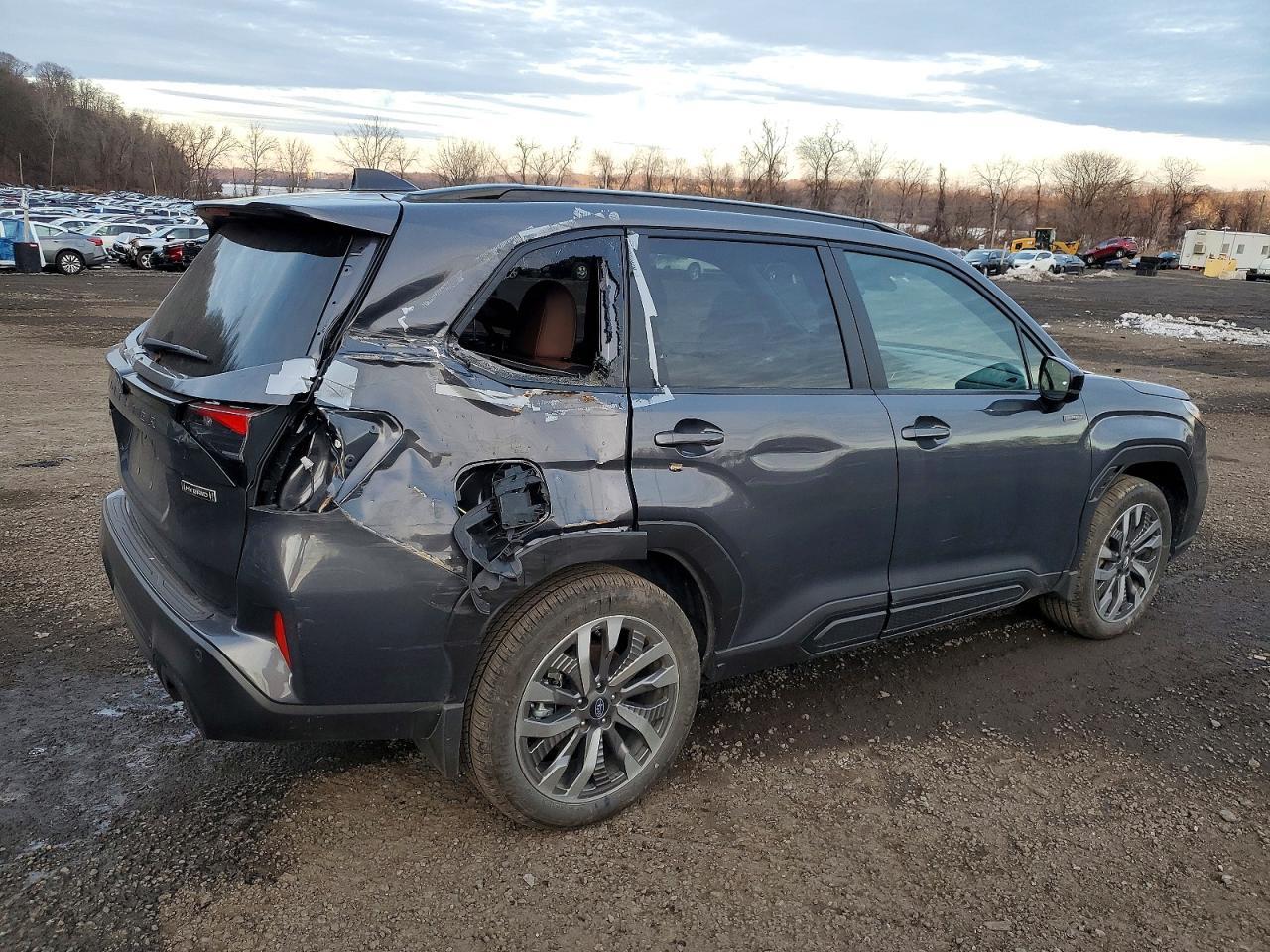 2025 Subaru Forester Touring - zdjęcie 3