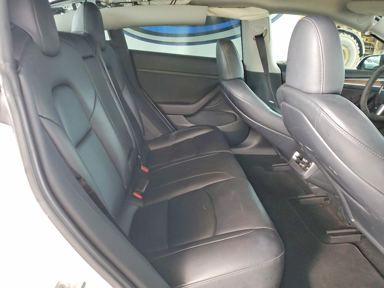 2023 Tesla Model 3 - zdjęcie 10