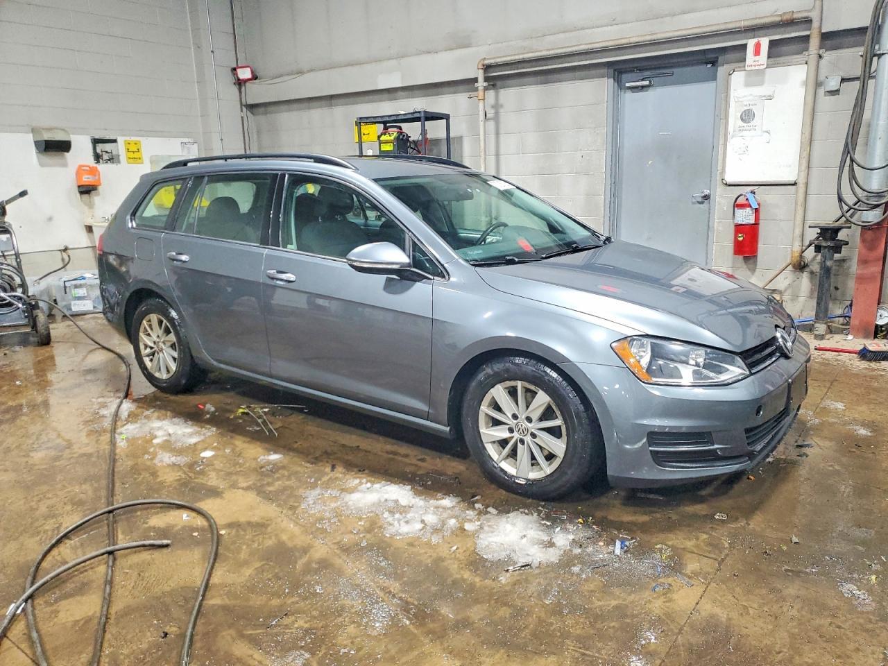 2017 Volkswagen Golf Sportwagen S - zdjęcie 4