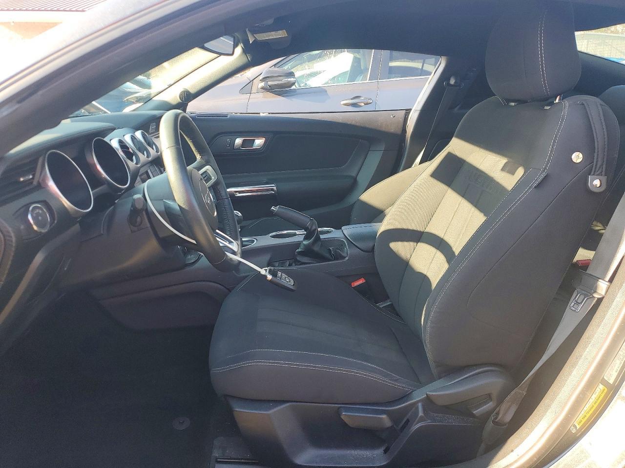 2019 Ford Mustang - zdjęcie 7