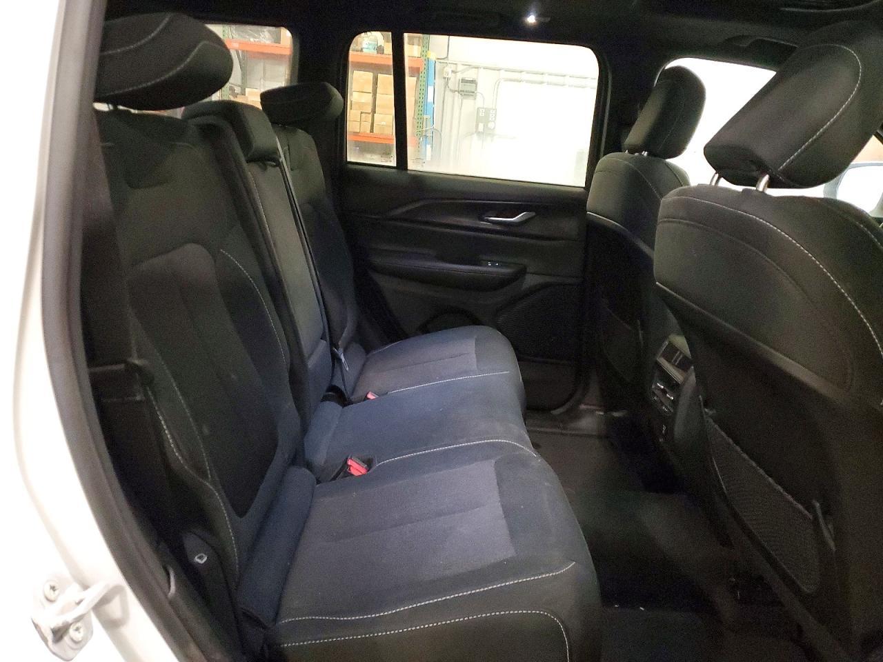 2025 Jeep Grand Cherokee Laredo - zdjęcie 11