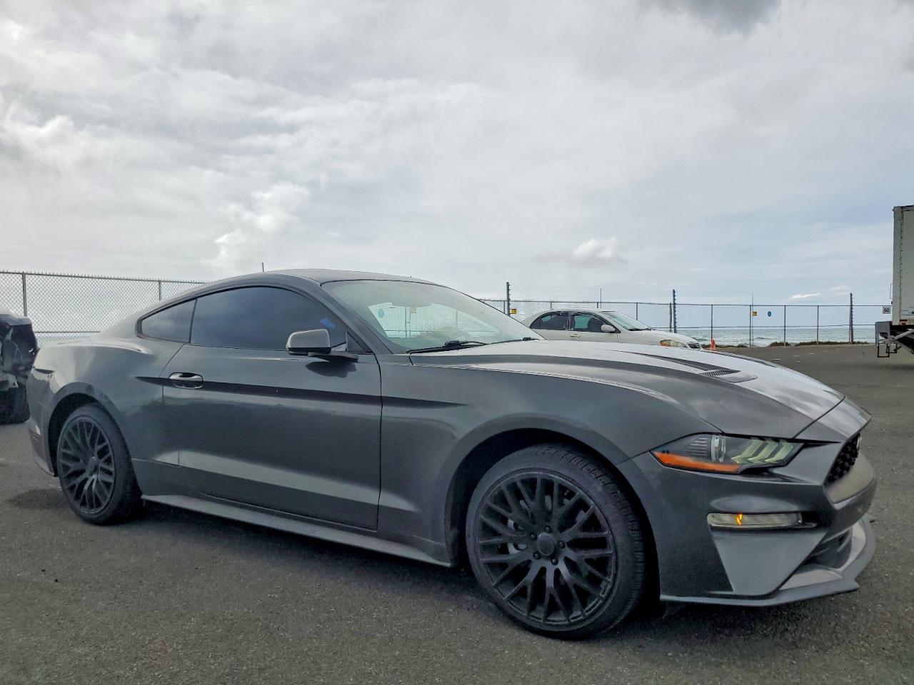 2020 Ford Mustang - zdjęcie 4