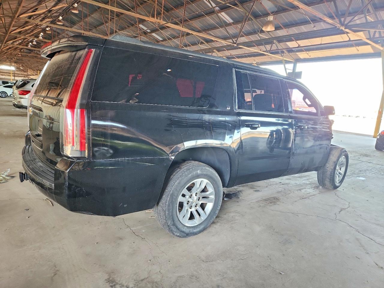 2020 Chevrolet Suburban C1500 Lt - zdjęcie 3