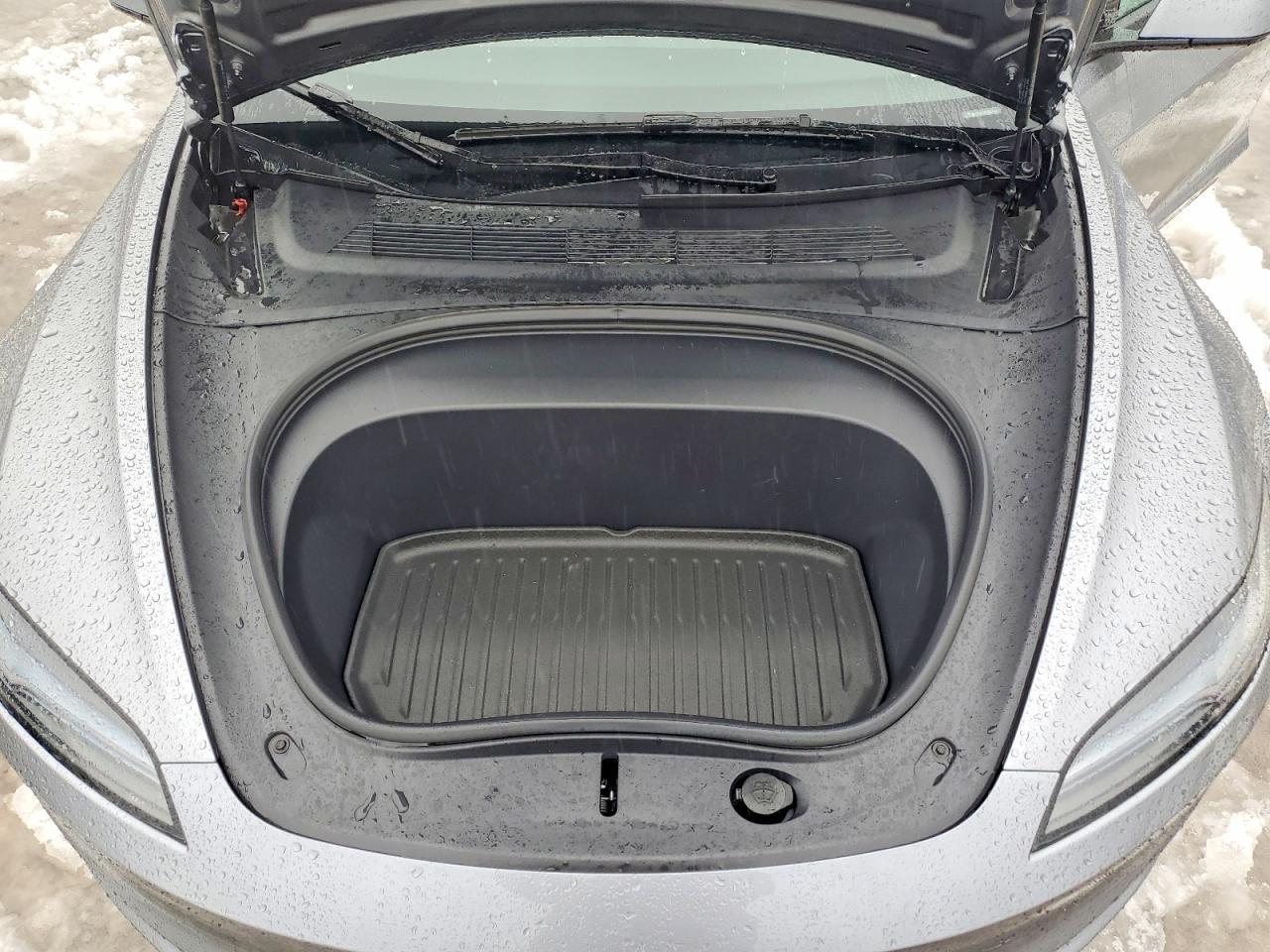 2025 Tesla Model 3 - zdjęcie 11