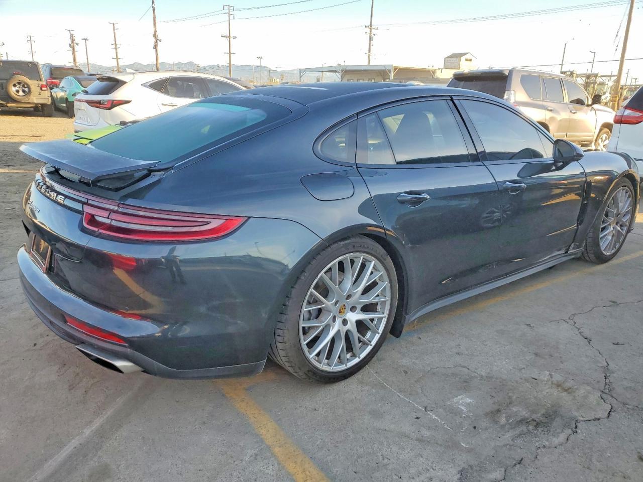 2017 Porsche Panamera 2 - zdjęcie 3