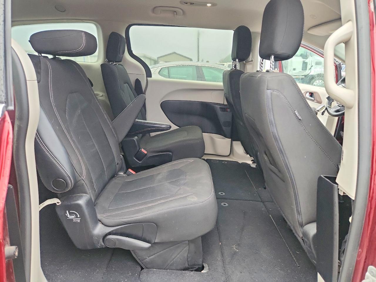 2022 Chrysler Voyager Lx - zdjęcie 11