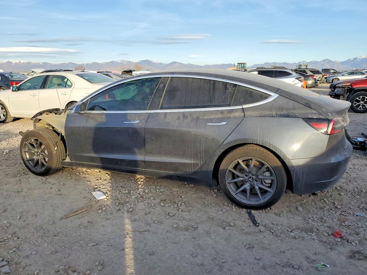 2019 Tesla Model 3 - zdjęcie 2