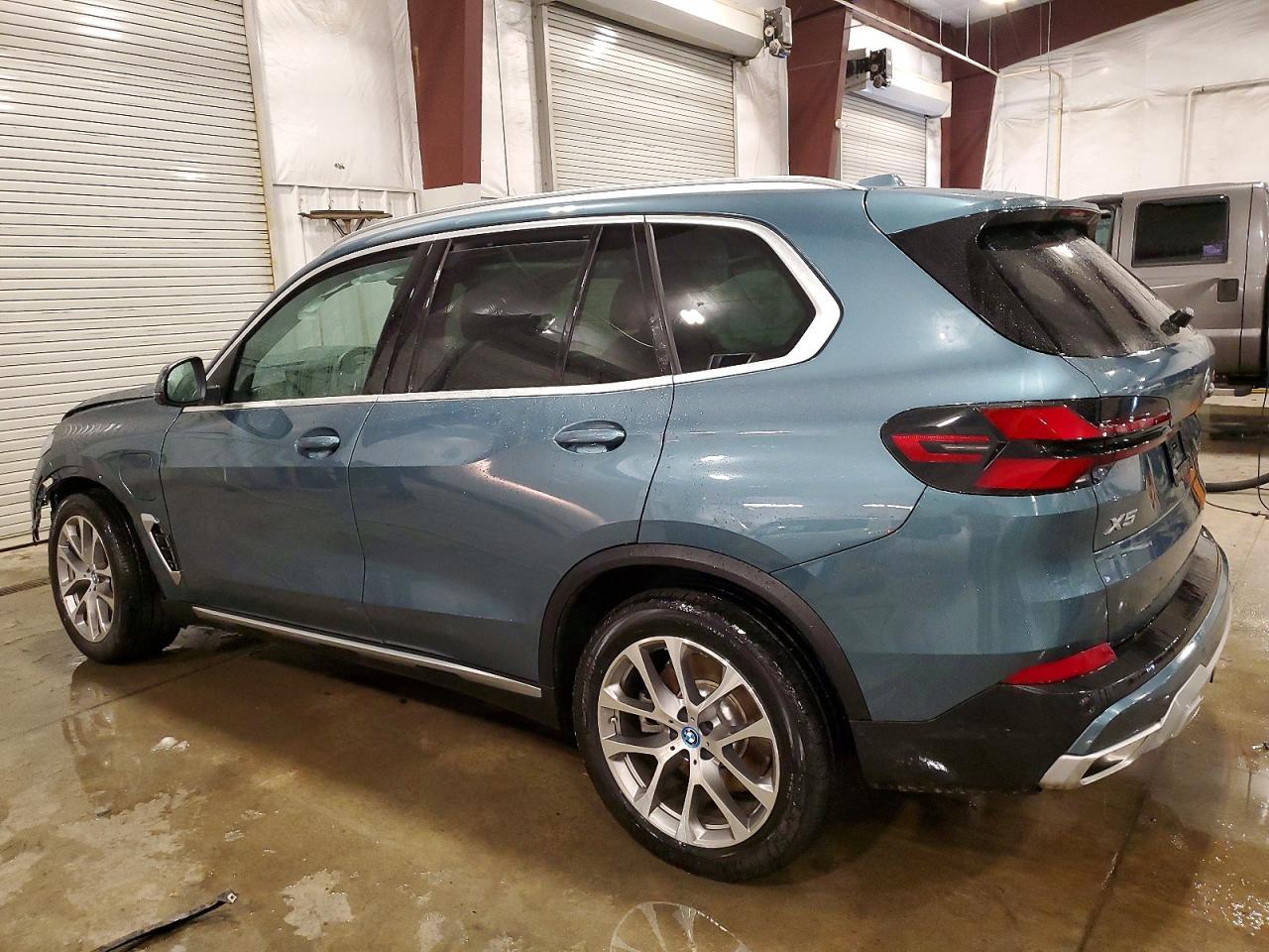 2025 BMW X5 xDrive50E - zdjęcie 2