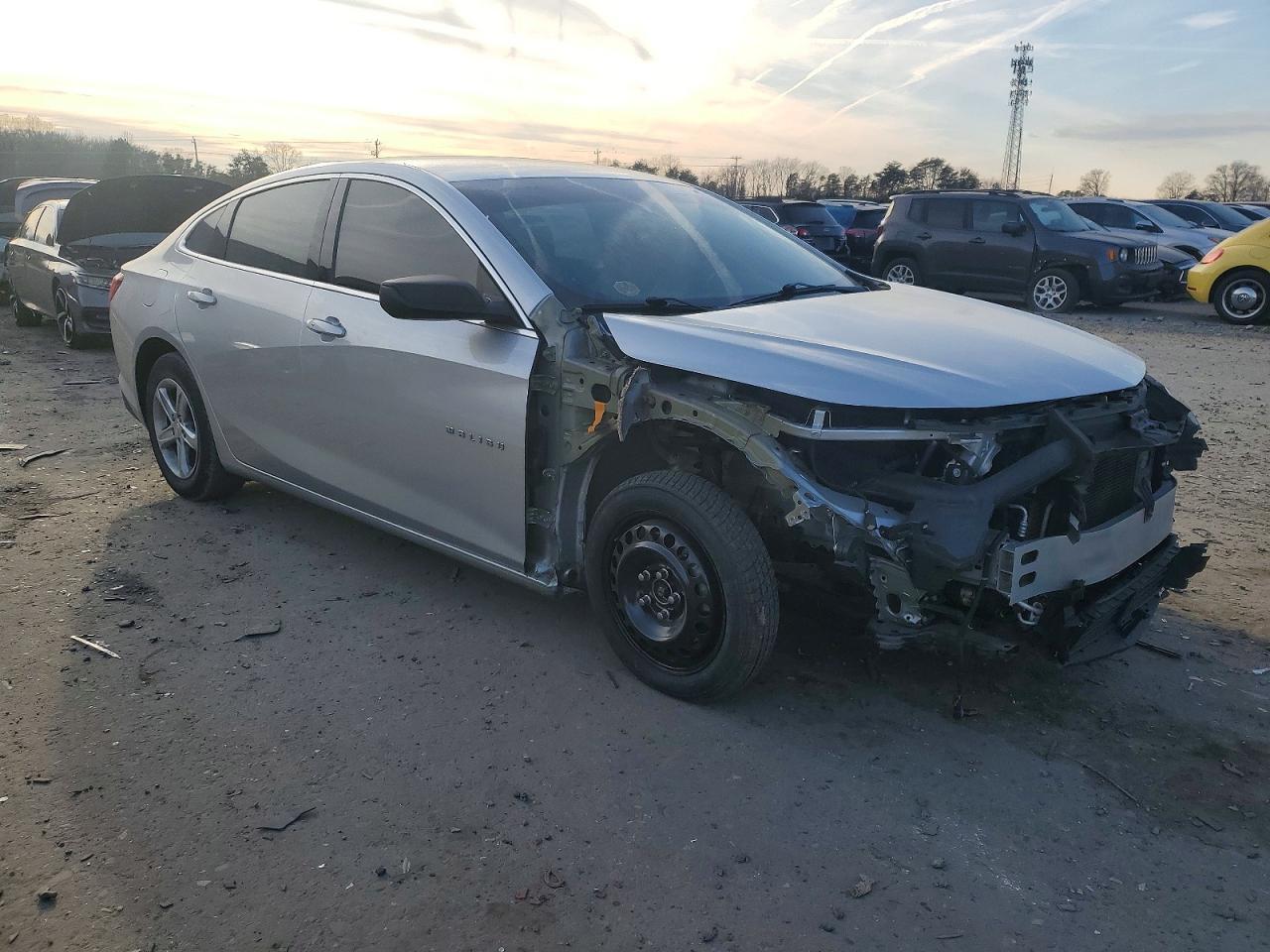 2021 Chevrolet Malibu Ls - zdjęcie 4