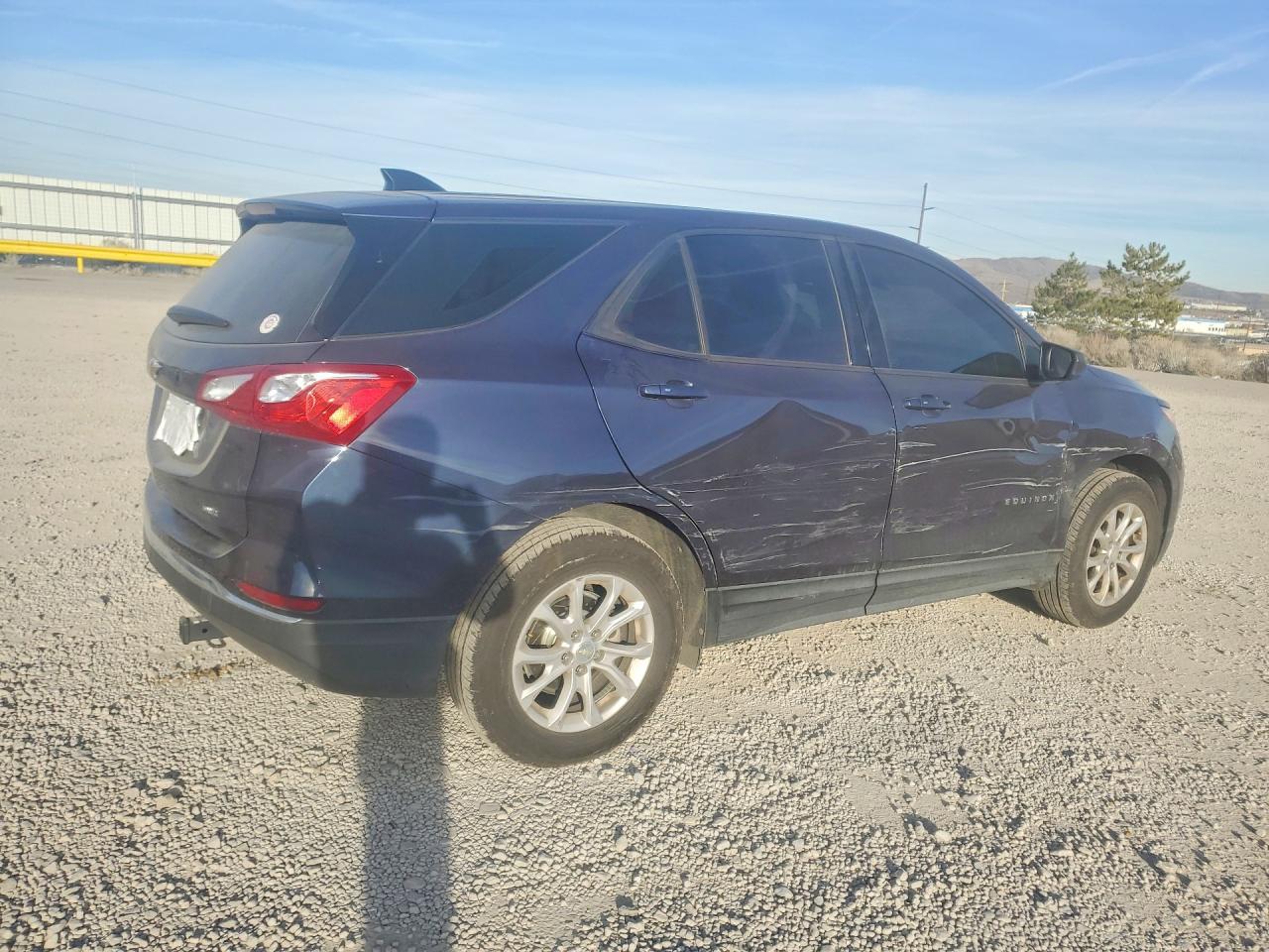 2018 Chevrolet Equinox Ls - zdjęcie 3