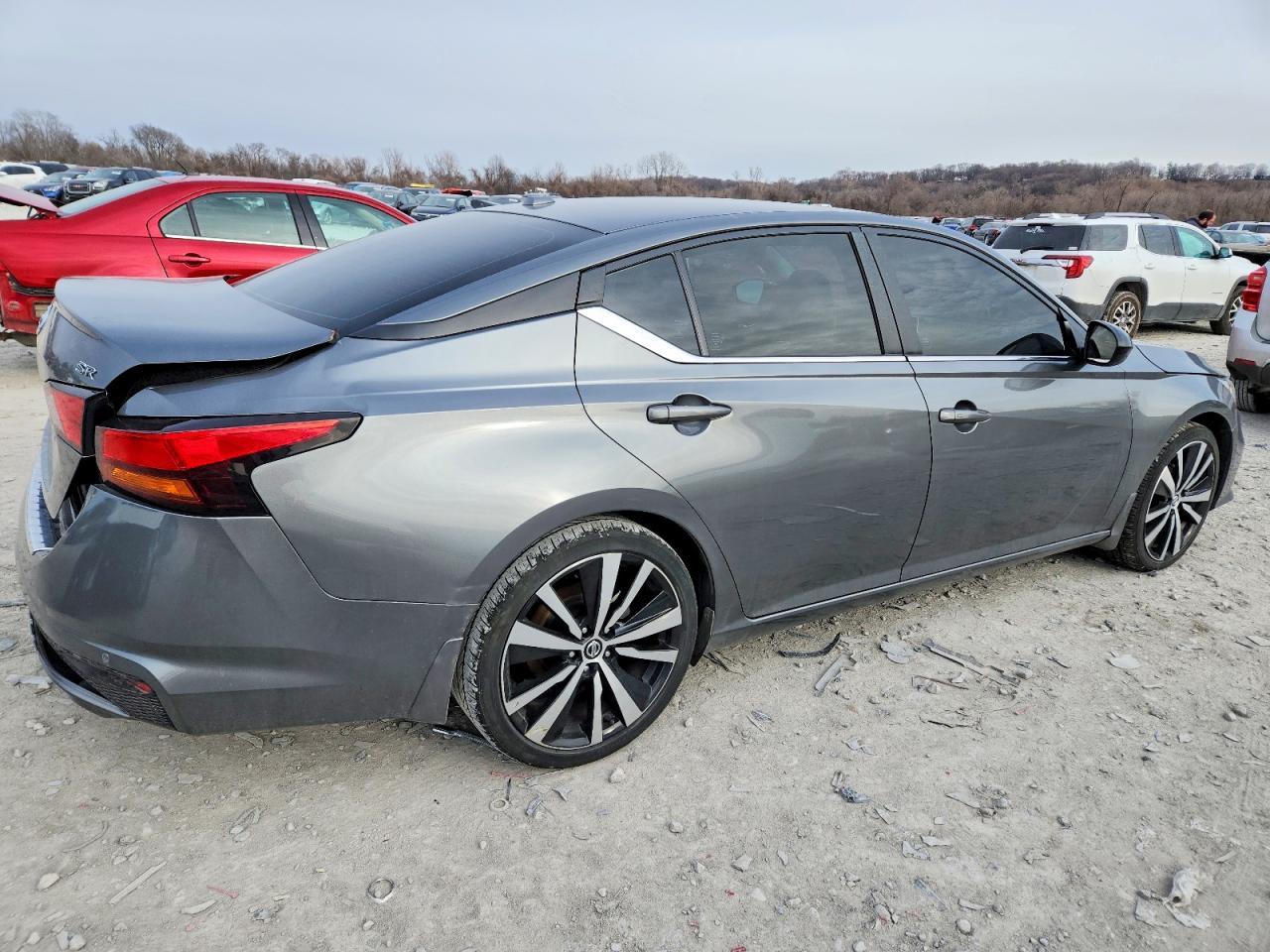 2022 Nissan Altima Sr - zdjęcie 3