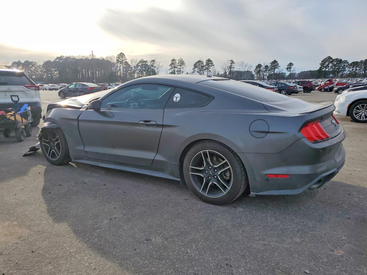 2020 Ford Mustang - zdjęcie 2