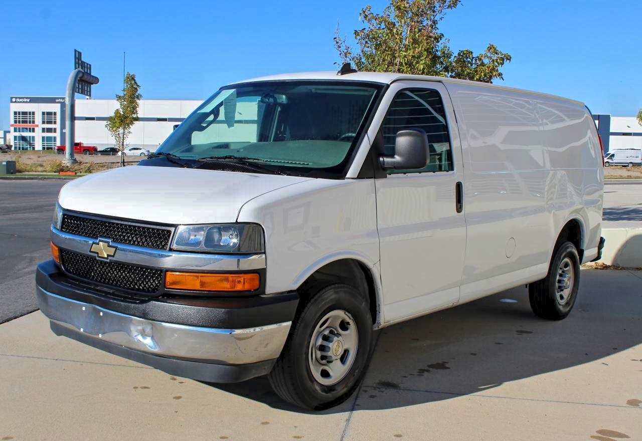2023 Chevrolet Express G2500 - zdjęcie 2