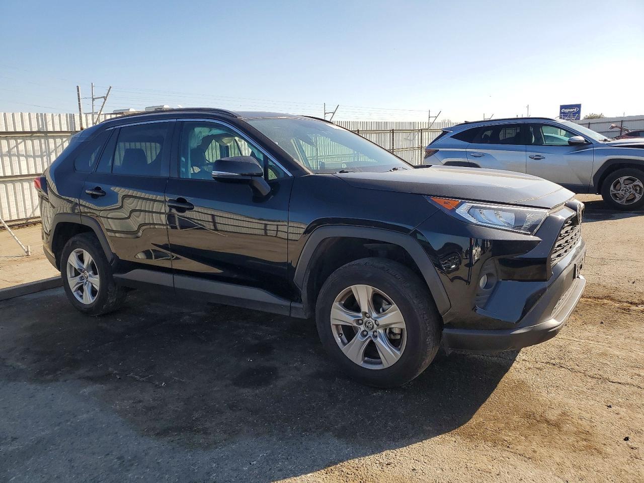2021 Toyota Rav4 Xle - zdjęcie 4