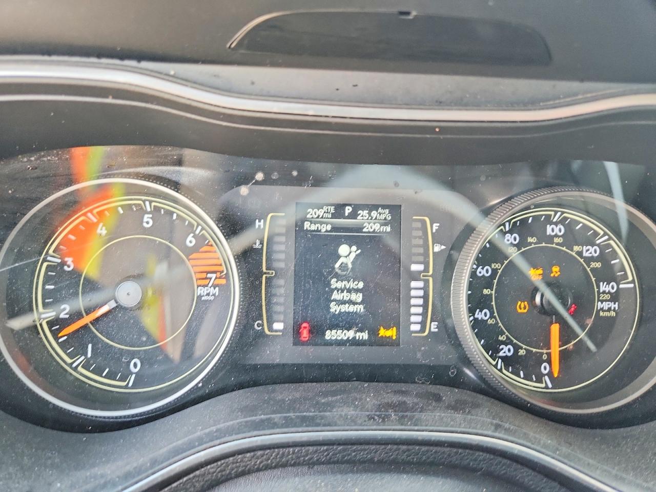 2021 Jeep Cherokee Latitude - zdjęcie 9