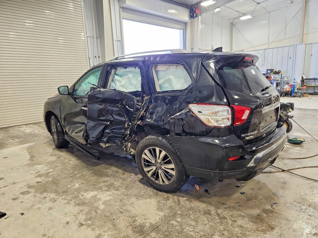 2020 Nissan Pathfinder Sv - zdjęcie 2