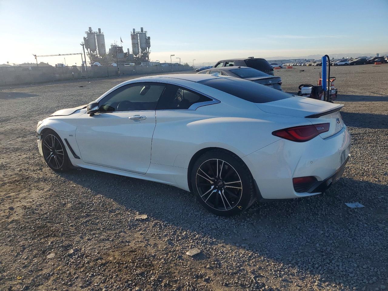 2018 Infiniti Q60 Luxe 300 - zdjęcie 2