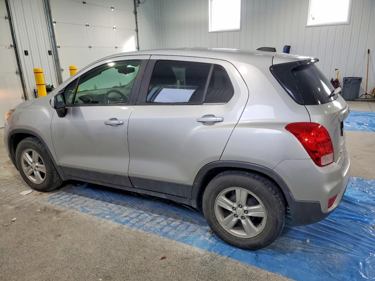 2020 Chevrolet Trax Ls - zdjęcie 2