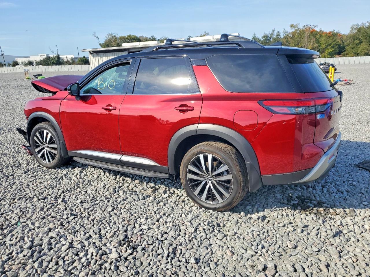 2024 Nissan Pathfinder Platinum - zdjęcie 2