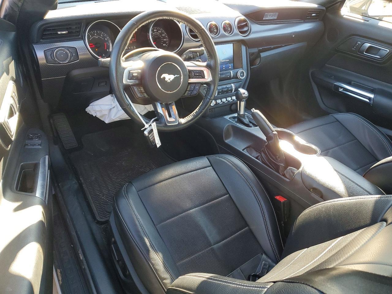 2020 Ford Mustang - zdjęcie 8