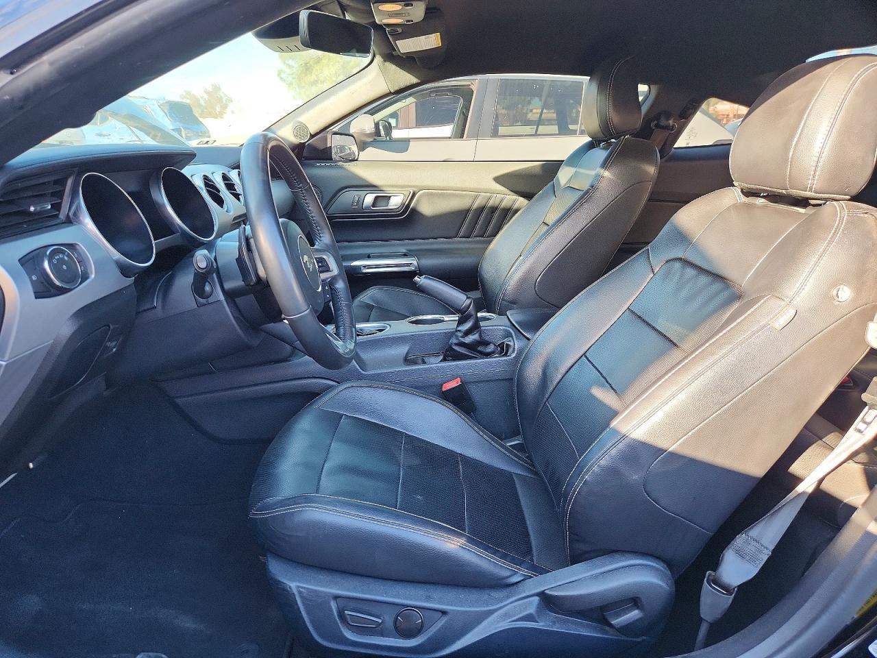 2021 Ford Mustang - zdjęcie 7