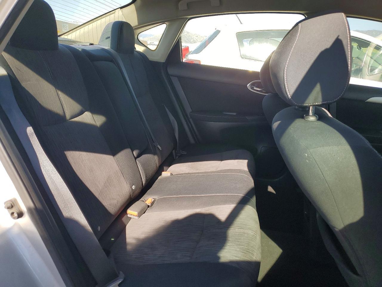 2015 Nissan Sentra S - zdjęcie 10