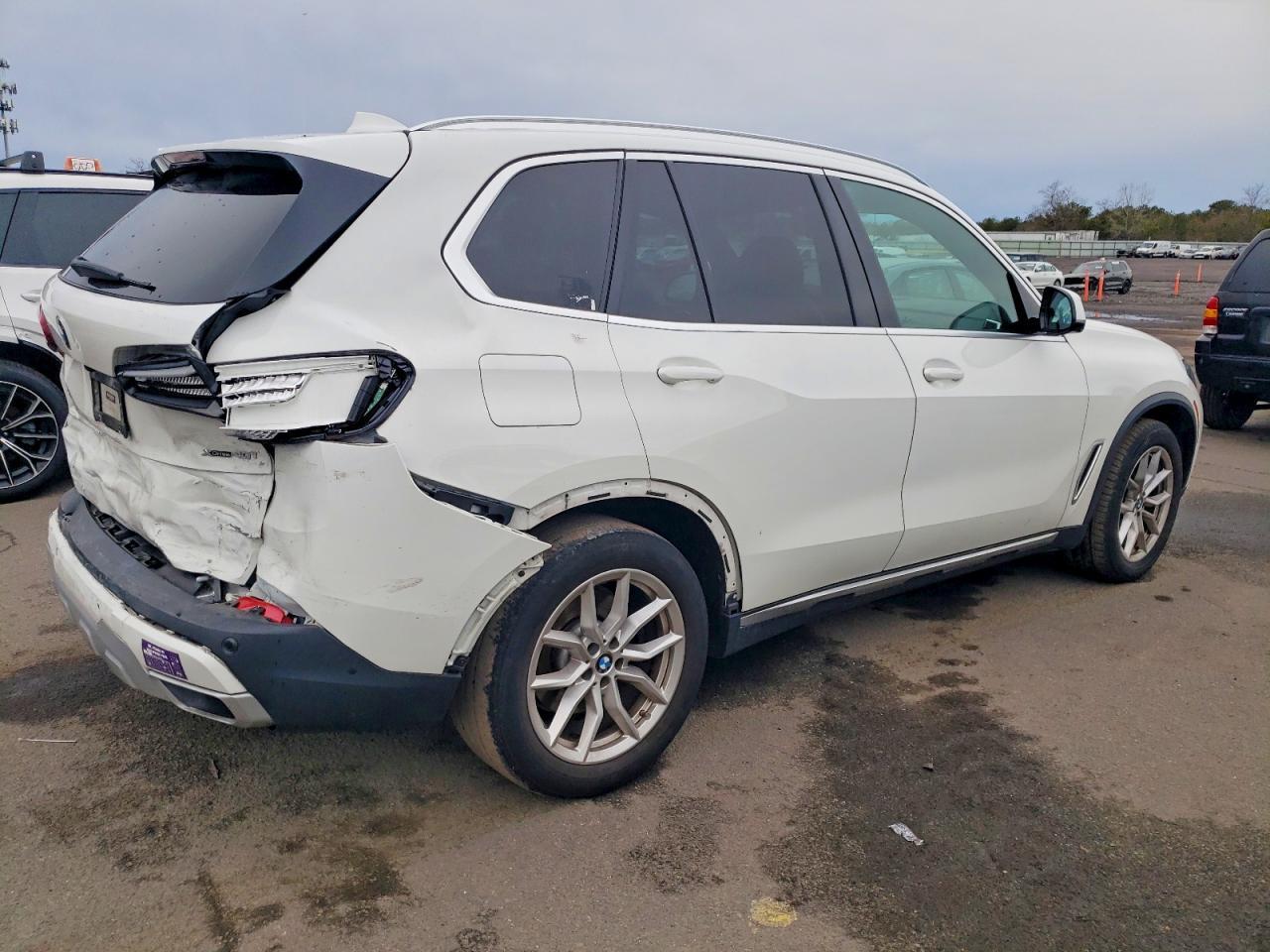 2022 BMW X5 xDrive40I - zdjęcie 3